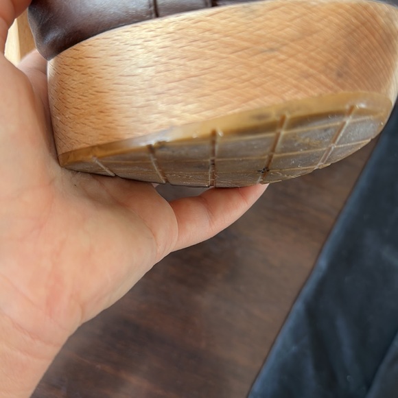 AUHTHENTIC Chanel Sandals - Picture 11 of 15